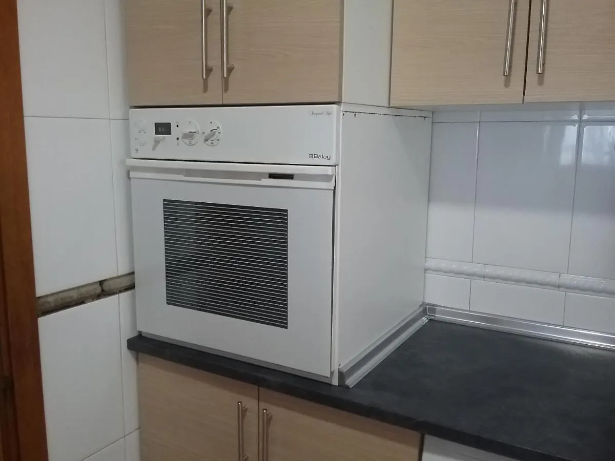 Apartamento en Primera Línea de Playa. Seis plazas. Estepona