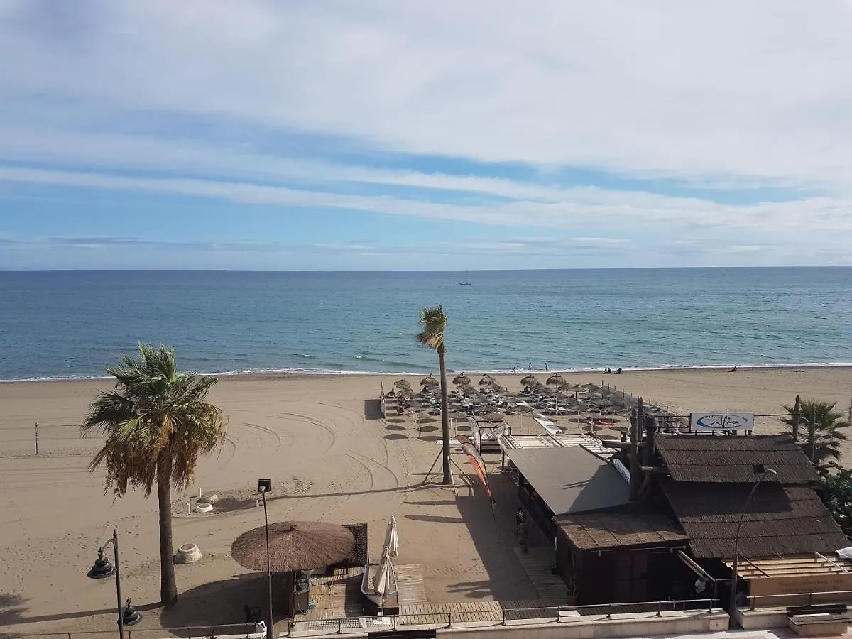 Apartamento en Primera Línea de Playa. Seis plazas. Estepona España