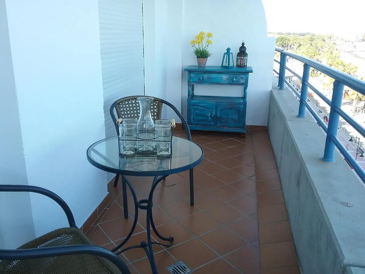 Apartamento en Primera Línea de Playa. Seis plazas. Estepona España