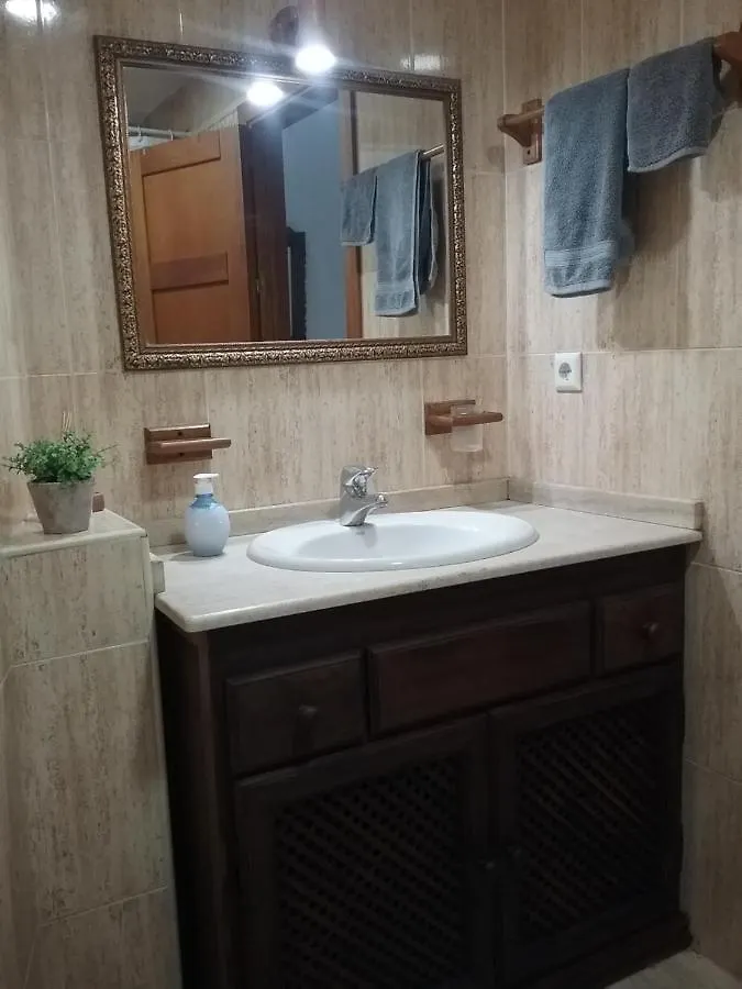 Apartamento en Primera Línea de Playa. Seis plazas. Estepona España