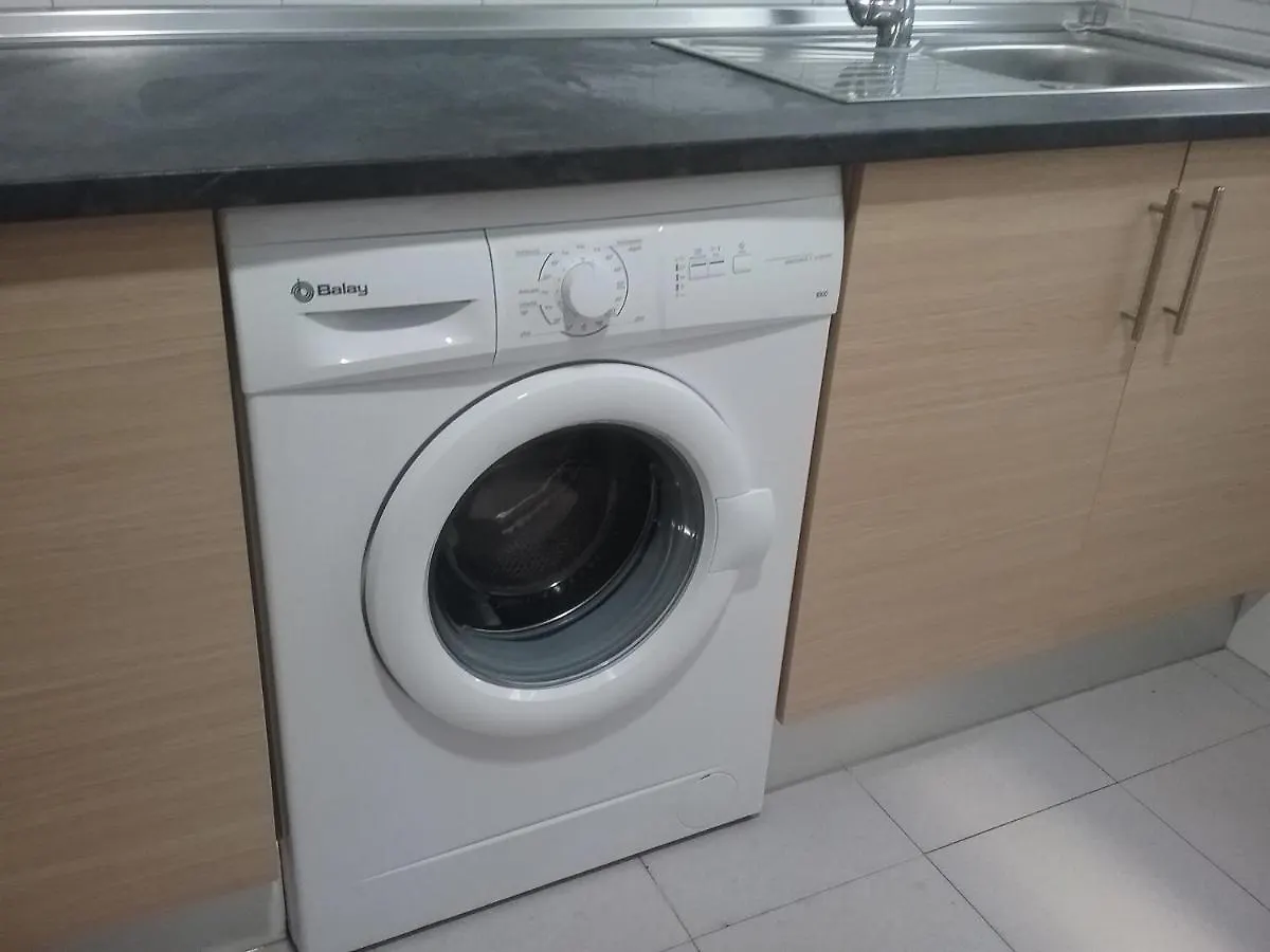 Apartamento en Primera Línea de Playa. Seis plazas. Estepona