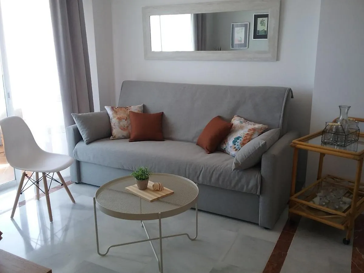 Apartamento en Primera Línea de Playa. Seis plazas. Estepona 0*,