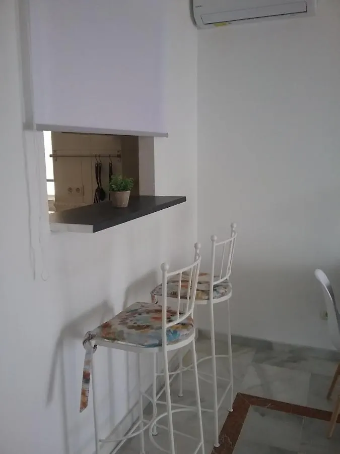Apartamento en Primera Línea de Playa. Seis plazas. Estepona 0*,