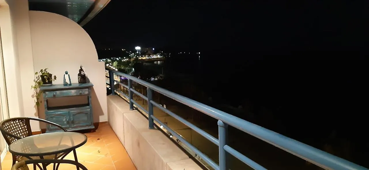 Apartamento en Primera Línea de Playa. Seis plazas. Estepona 0*,